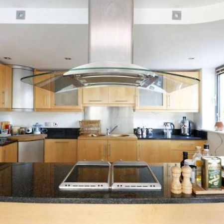 Peaceful Modern 2 Bedroom Flat With Water Views ลอนดอน ภายนอก รูปภาพ