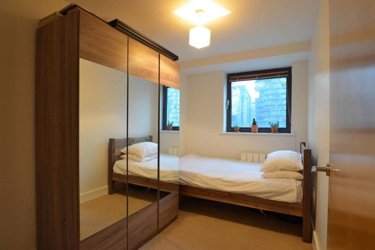 Peaceful Modern 2 Bedroom Flat With Water Views ลอนดอน ภายนอก รูปภาพ