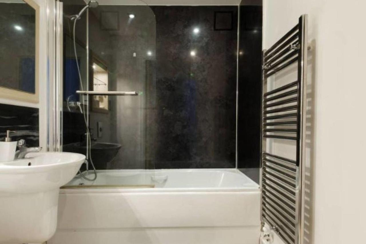Peaceful Modern 2 Bedroom Flat With Water Views ลอนดอน ภายนอก รูปภาพ